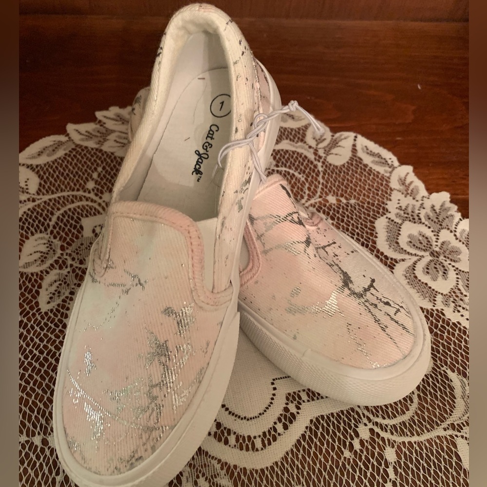 New with tags size 1 Cat & Jack slip on sneakers